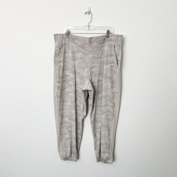 [Athleta] Brooklyn Camo Jogger Pants Abalone Tan Elastic Waist Loungewear - Picture 1 of 11